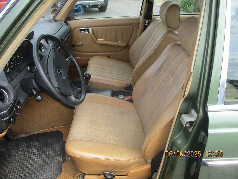Gebraucht Mercedes 200 109 PS (80 kW) 1982 Grün Limousine