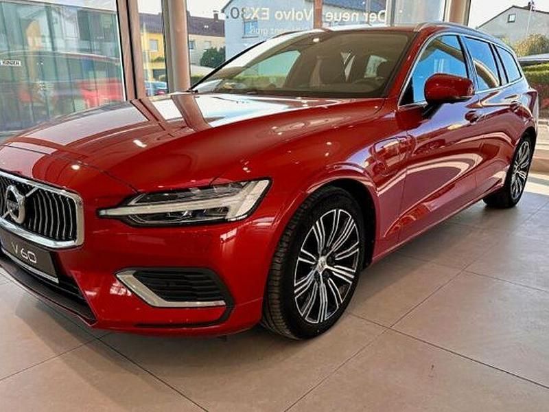 Rot Gebraucht 2021 Volvo V60 Inscription Kombi | 34.900 € (Etwas zu teuer) - Bild 1/4