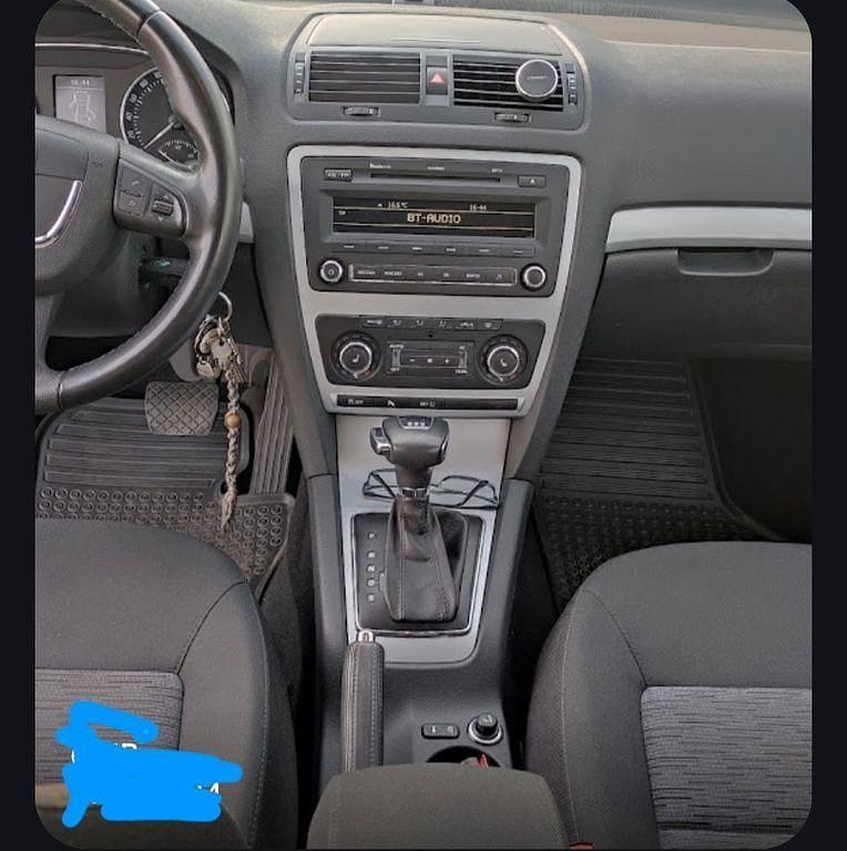 Gebraucht Skoda Octavia Ambiente 122 PS (89 kW) 2010 Blau Kombi