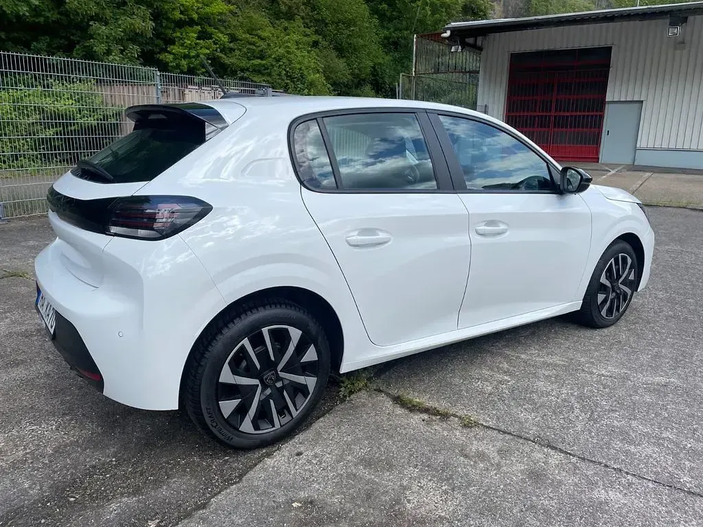 Gebraucht Peugeot 208 Active 75 PS (55 kW) 2024 Weiß Kleinwagen