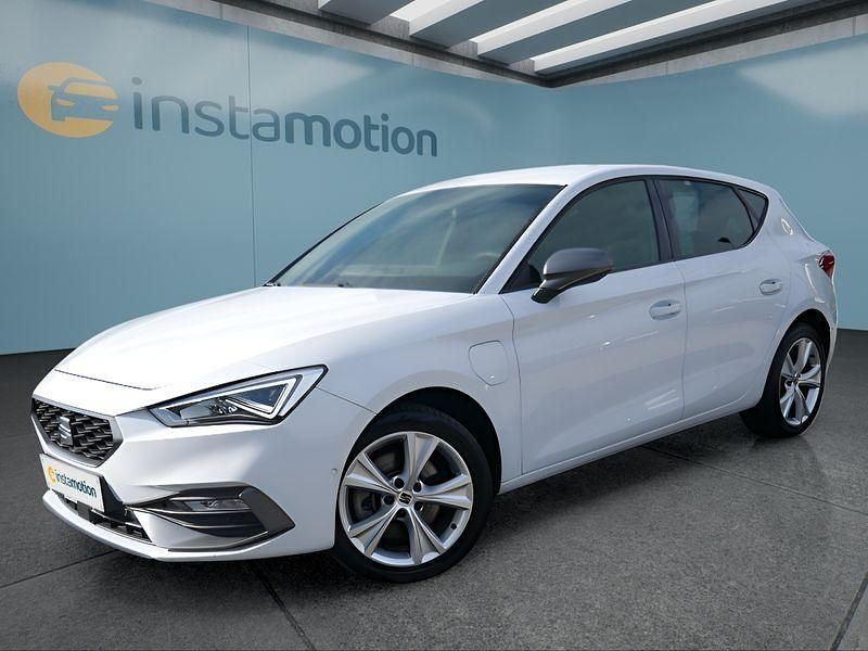 Weiß Gebraucht 2021 Seat Leon Kleinwagen | 22.449 € (Fairer Preis) - Bild 1/4