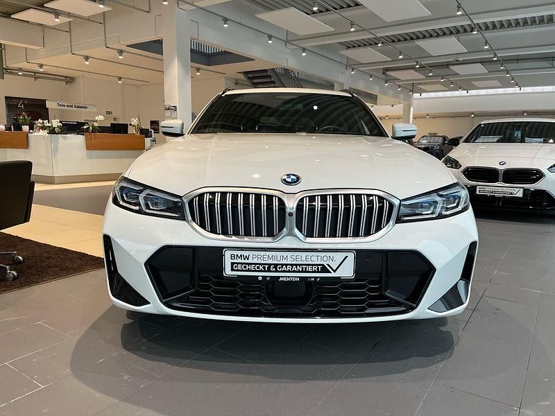 Gebraucht BMW 330e Shadowline 292 PS (214 kW) 2025 Weiß Kombi