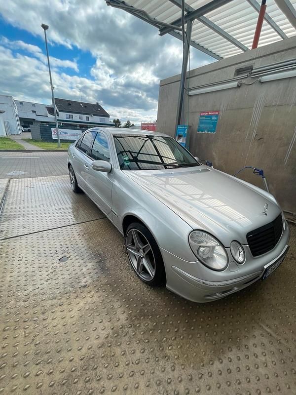 Gebraucht Mercedes E240 177 PS (130 kW) 2002 Silber Limousine