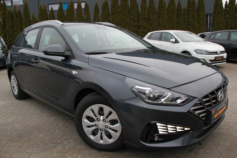 Grau Gebraucht 2021 Hyundai i30 Kombi | 15.390 € (Superpreis) - Bild 1/4