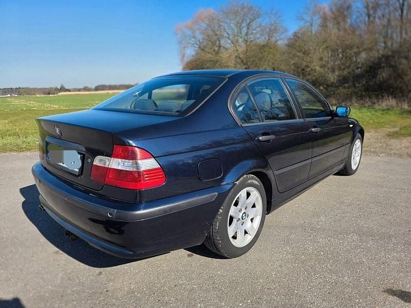 Gebraucht BMW 318 143 PS (105 kW) 2005 Blau Limousine