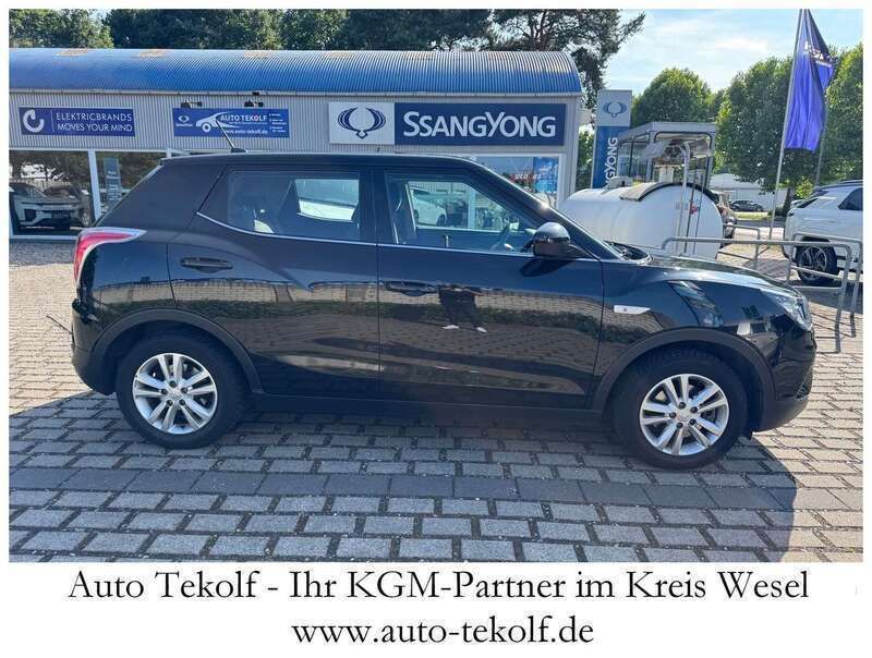 Space black metallic lak Gebraucht 2017 Ssangyong Tivoli Quartz SUV | 9.350 € (Fairer Preis) - Bild 1/3