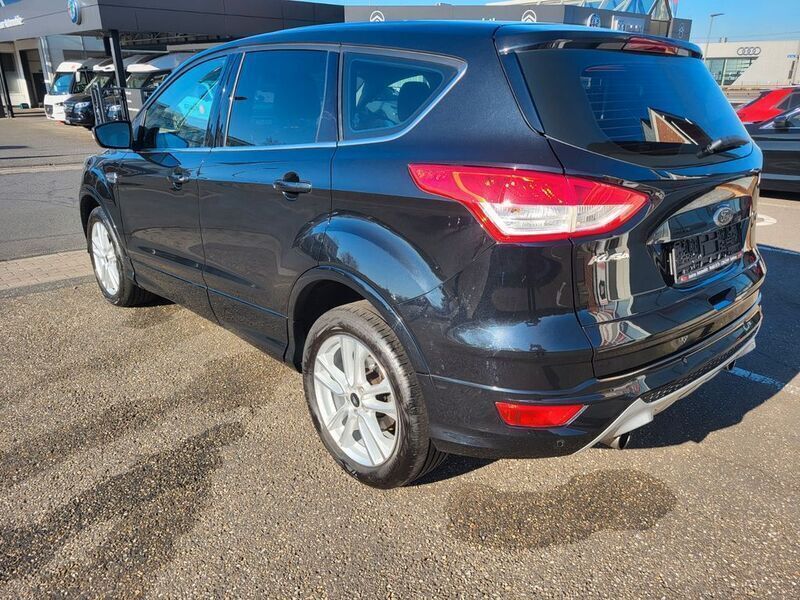 Gebraucht Ford Kuga Individual 182 PS (133 kW) 2015 Schwarz SUV