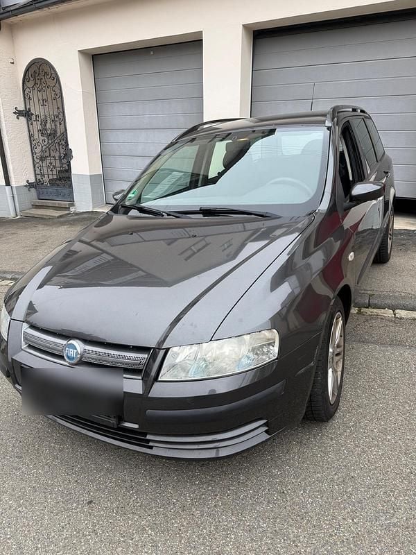 Grau Gebraucht 2004 Fiat Stilo Kombi | 1.690 € (Fairer Preis) - Bild 1/4