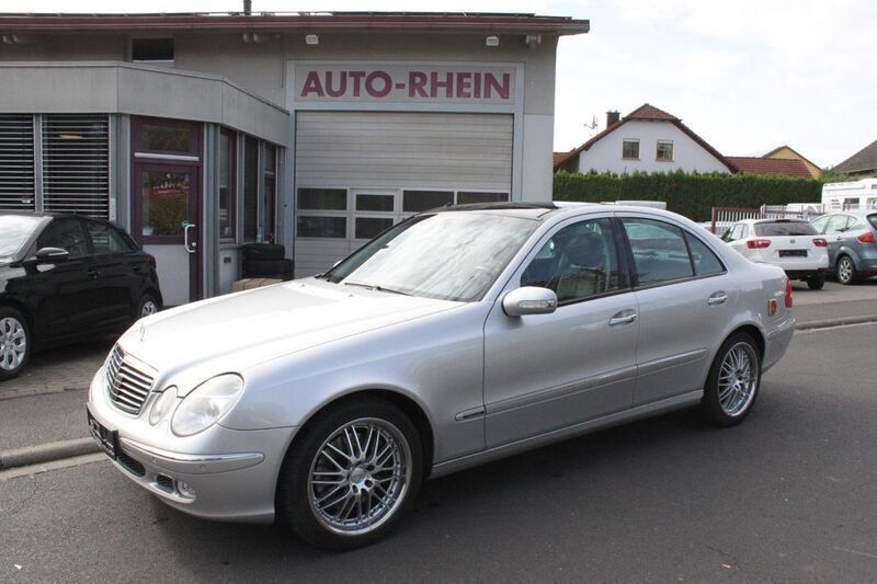 Silber Gebraucht 2004 Mercedes E500 Limousine | 7.940 € (Fairer Preis) - Bild 1/4