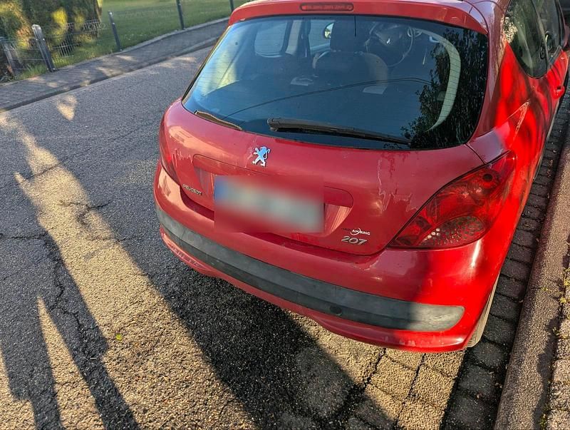 Gebraucht Peugeot 207 95 PS (69 kW) 2009 Rot Kleinwagen