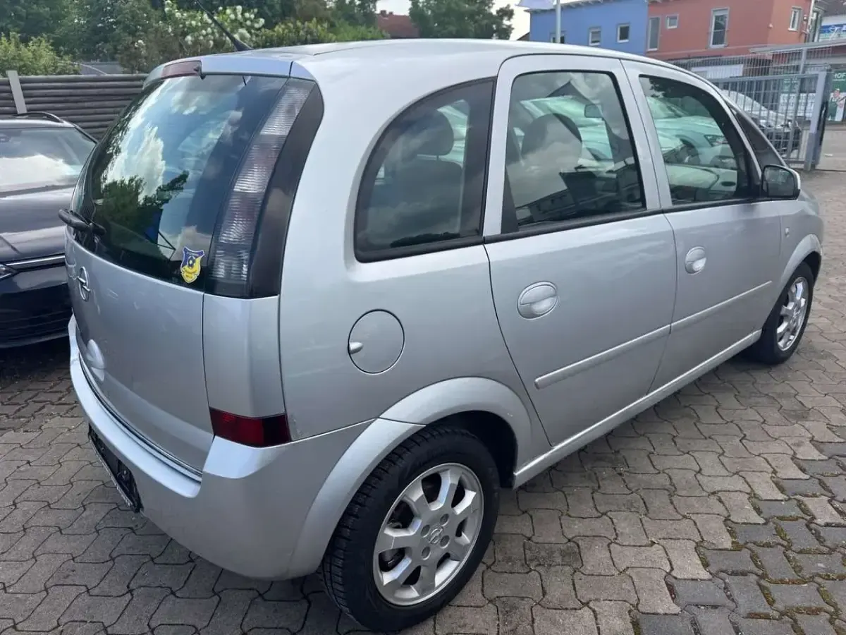 Usata Opel Meriva Edition 90 CV (66 kW) 2006 Argento Monovolume