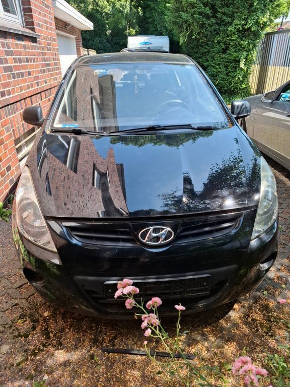 Schwarz Gebraucht 2010 Hyundai i20 Classic Limousine | 2.200 € (Superpreis) - Bild 1/4