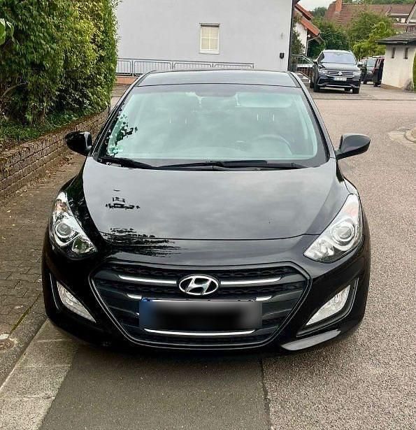 Schwarz Gebraucht 2015 Hyundai i30 Kleinwagen | 7.200 € (Guter Preis) - Bild 1/4