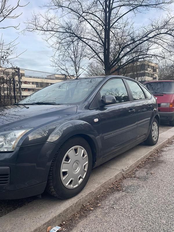 Gebraucht Ford Focus 100 PS (73 kW) 2006 Grau Limousine