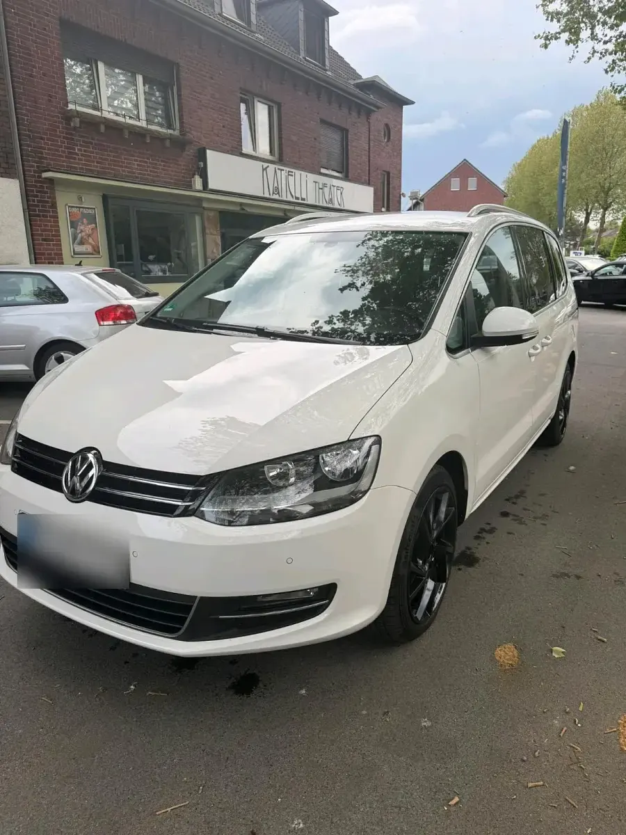 Second-hand VW Sharan 170 CP (125 kW) 2011 Alb Monovolum