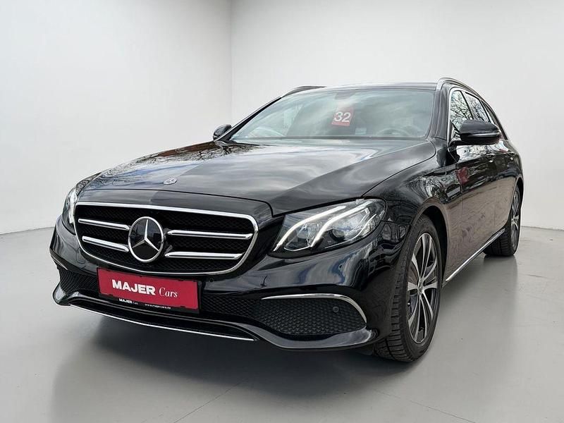 Gebraucht Mercedes E220 Avantgarde 194 PS (142 kW) 2019 Schwarz Limousine