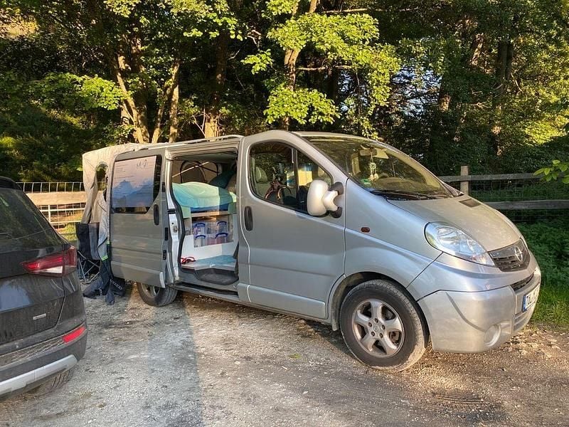 Gebraucht Opel Vivaro 145 PS (106 kW) 2008 Silber Van / Kleinbus