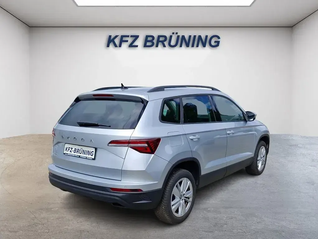 Gebraucht Skoda Karoq Selection 116 PS (85 kW) 2025 Brillant silber metallic ( (metallic) SUV