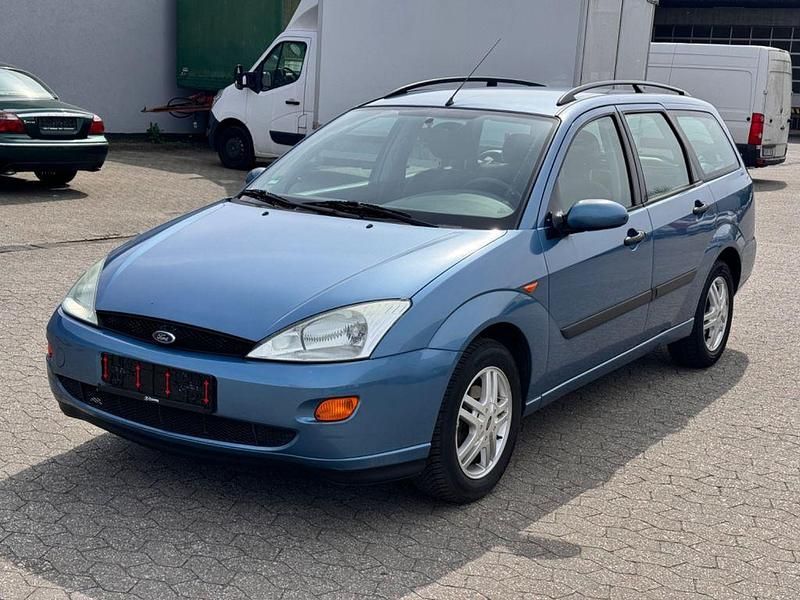 Second-hand Ford Focus 101 CP (74 kW) 2000 Albastru Berlinǎ