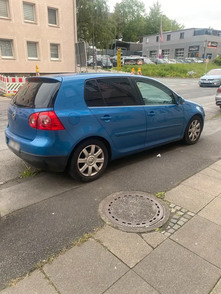 Gebraucht VW Golf V 115 PS (84 kW) 2004 Blau Kleinwagen