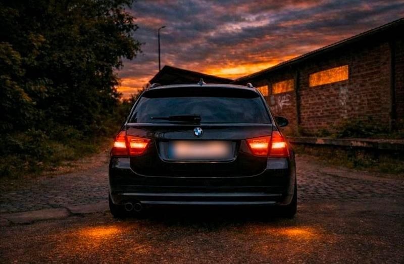 Gebraucht BMW 325 218 PS (160 kW) 2011 Schwarz Kombi