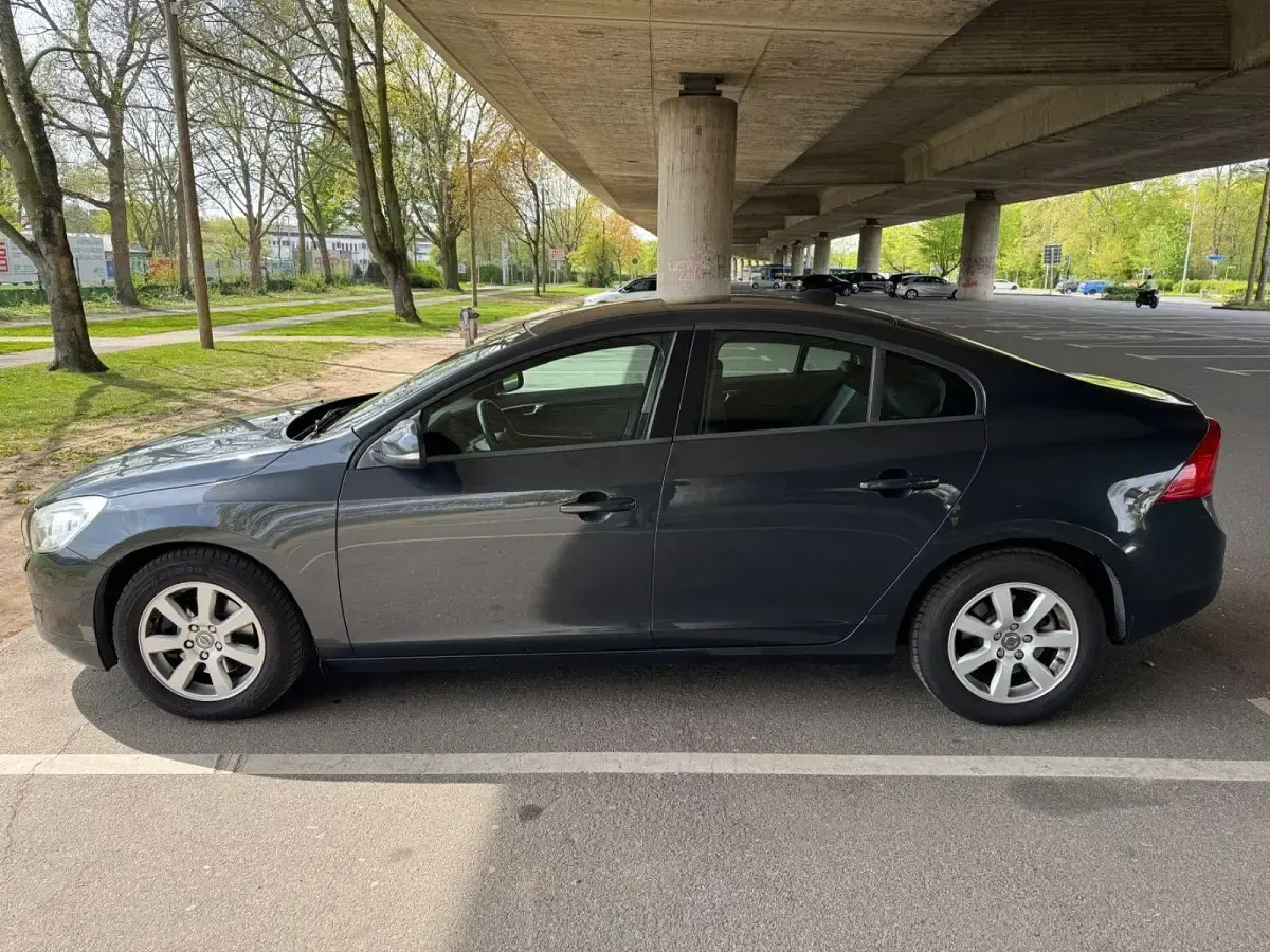 Gebraucht Volvo S60 Kinetic 136 PS (100 kW) 2013 Schwarz Limousine
