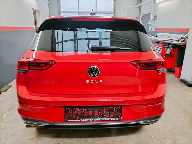 Gebraucht VW Golf VIII Active 131 PS (96 kW) 2022 Kings red metallic Limousine