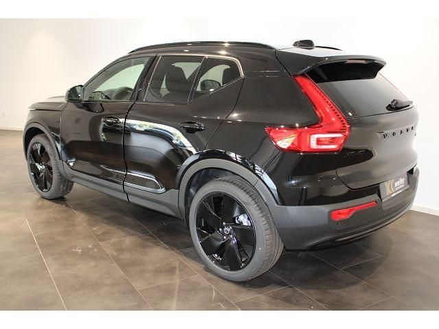 Neu Volvo XC40 Plus 163 PS (119 kW) 2025 Schwarz SUV
