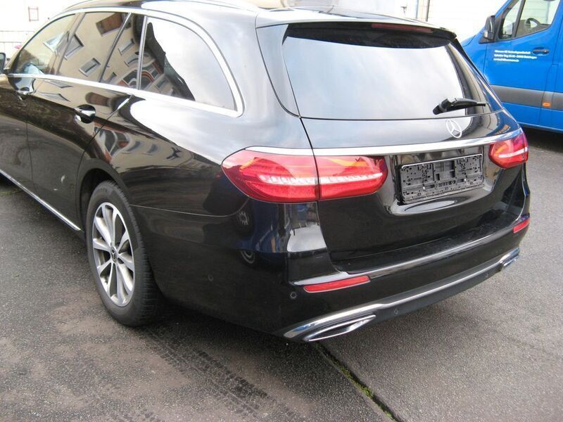 Gebraucht Mercedes E220 Avantgarde 194 PS (142 kW) 2017 Schwarz Limousine