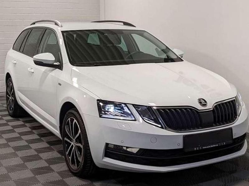 Weiß Gebraucht 2020 Skoda Octavia Soleil Kombi | 16.500 € (Superpreis) - Bild 1/4