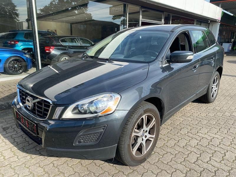 Grau Gebraucht 2010 Volvo XC60 Momentum SUV | 9.999 € (Guter Preis) - Bild 1/4