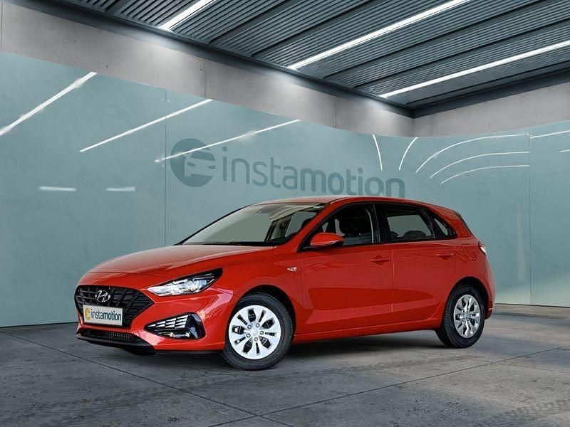 Gebraucht Hyundai i30 120 PS (88 kW) 2024 Rot Limousine