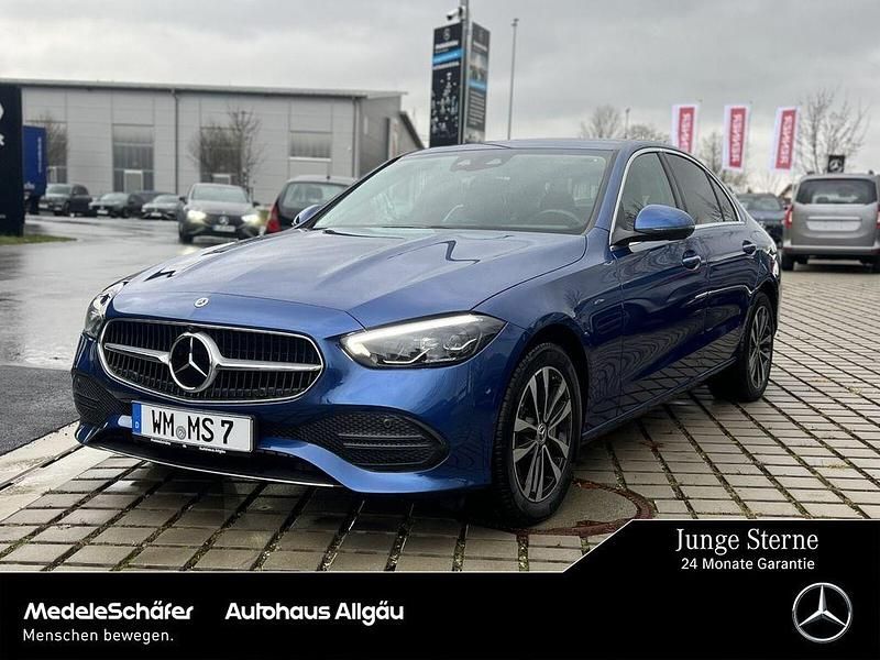 Lack spektralblau (metallic) Gebraucht 2023 Mercedes C300e Avantgarde Limousine | 36.880 € (Superpreis) - Bild 1/4