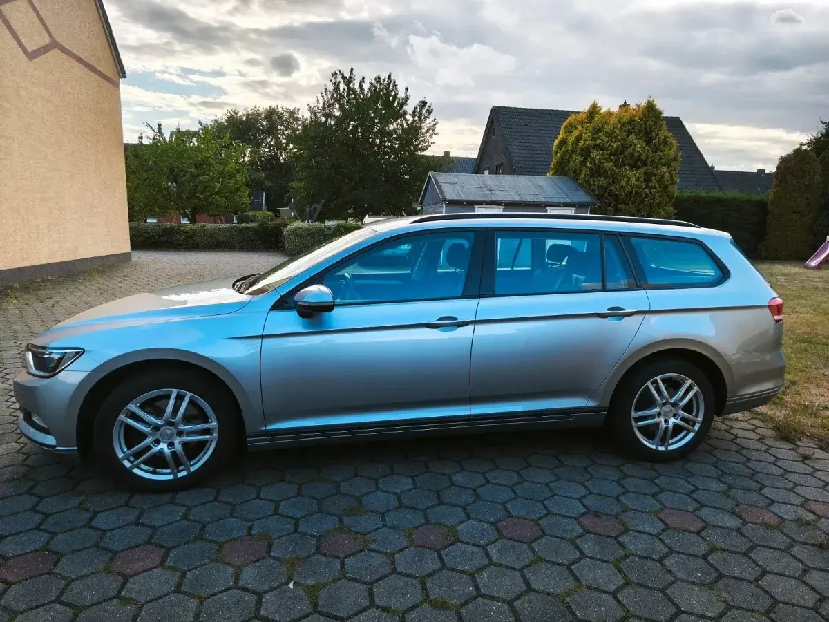 Gebraucht VW Passat Trendline 150 PS (110 kW) 2019 Silber Kombi