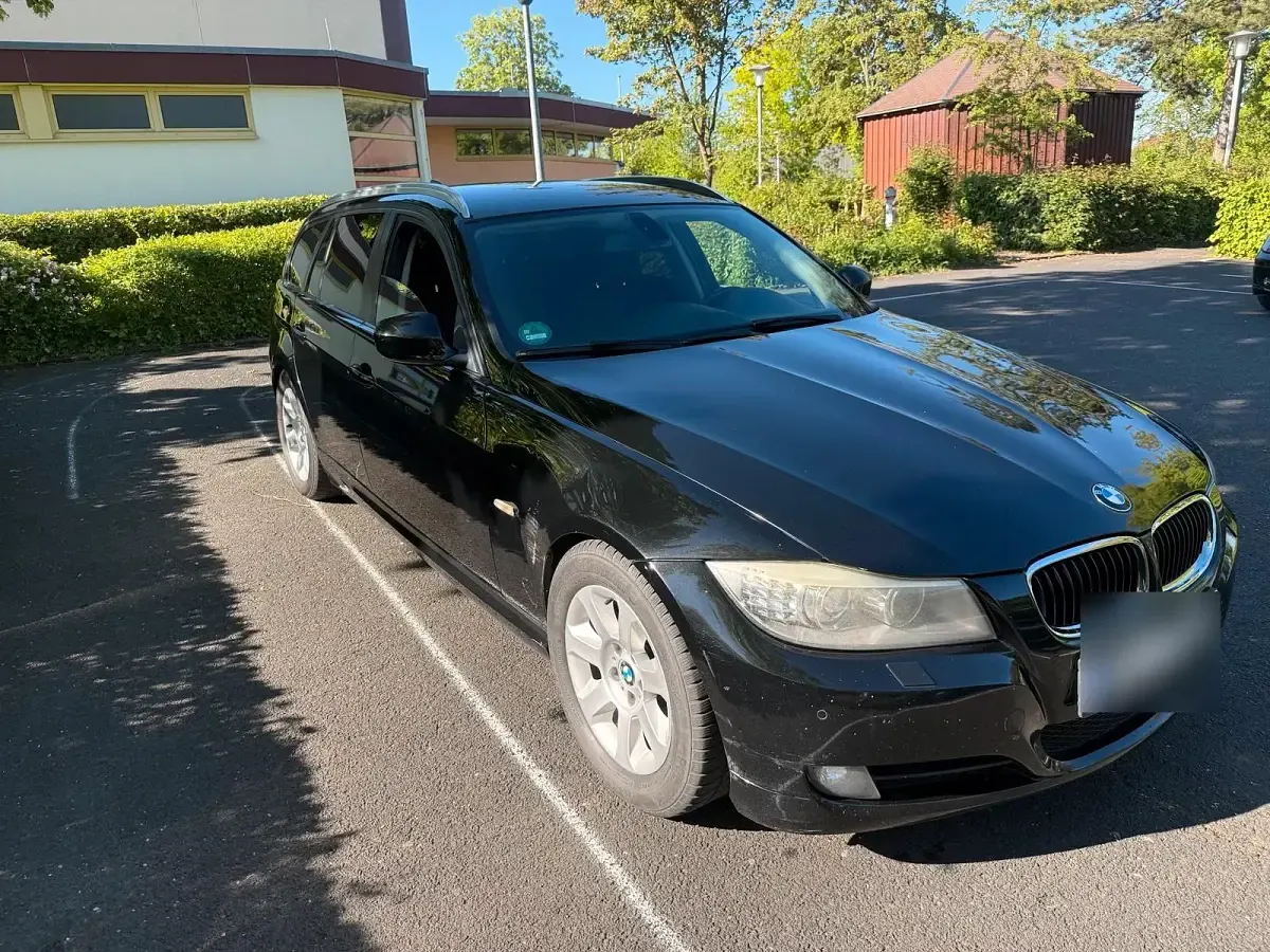 Gebraucht BMW 320 184 PS (135 kW) 2012 Schwarz Kombi