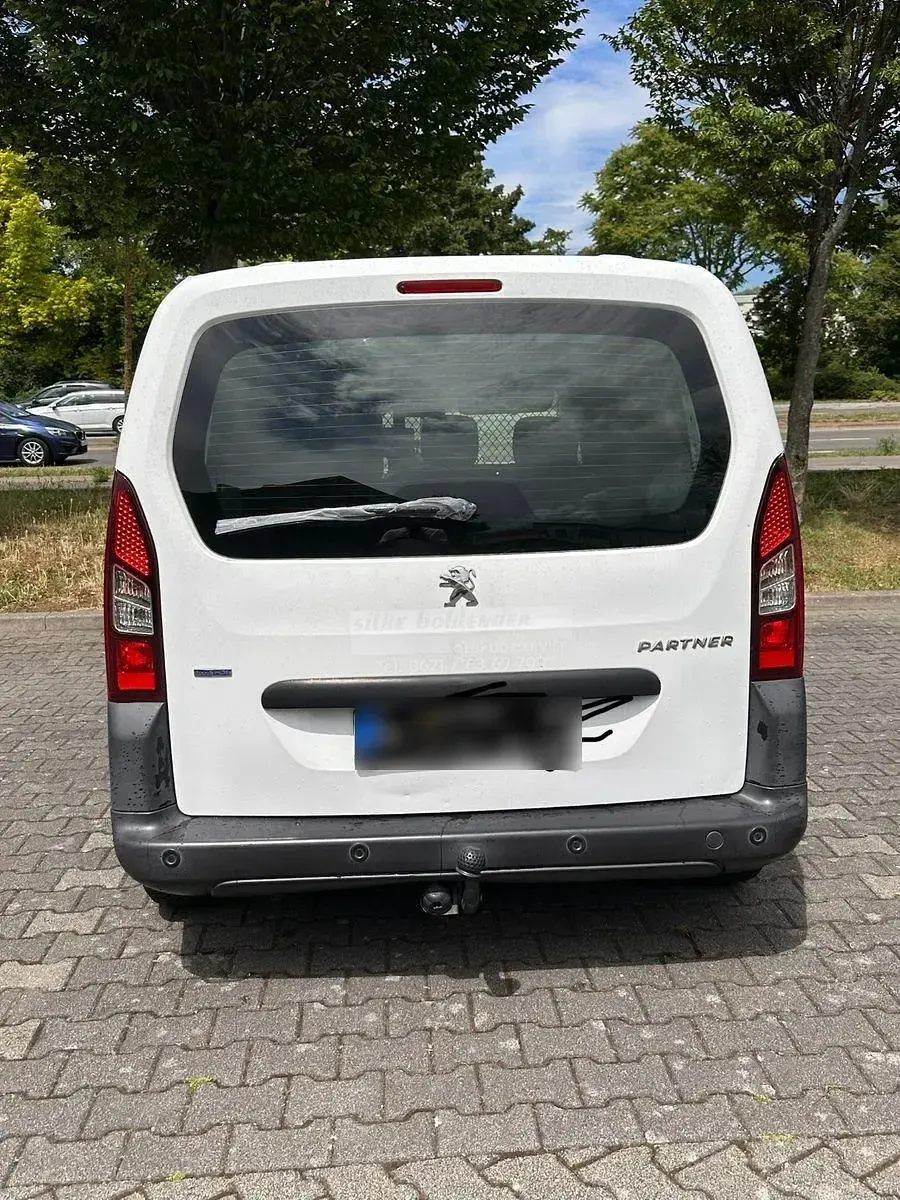 Gebraucht Peugeot Partner Tepee Outdoor 120 PS (88 kW) 2016 Weiß Van / Kleinbus