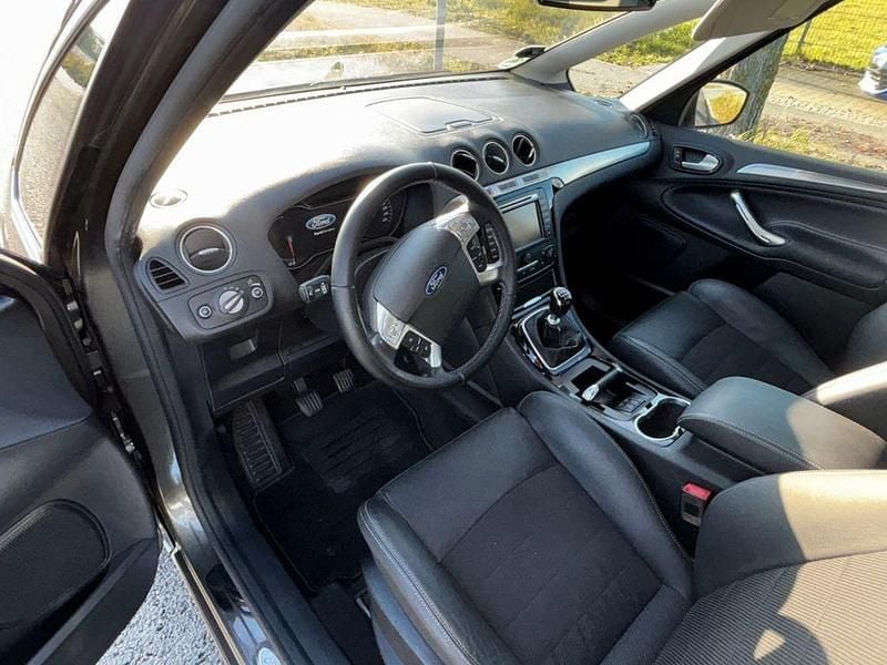 Gebraucht Ford S-MAX Titanium 163 PS (119 kW) 2013 Grün Van / Kleinbus