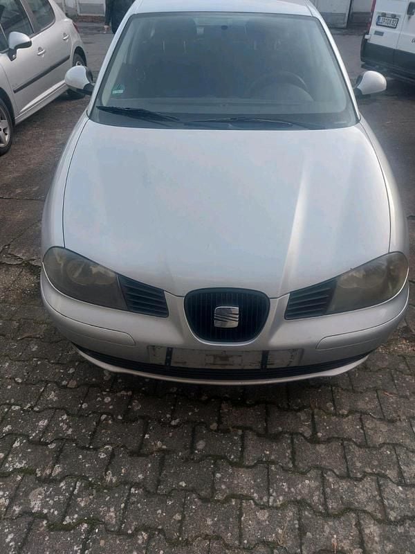 Silber Gebraucht 2005 Seat Ibiza Limousine | 1.000 € (Fairer Preis) - Bild 1/4
