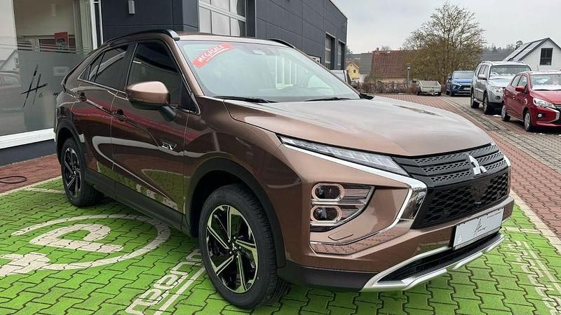 Gebraucht Mitsubishi Eclipse Cross Plus 188 PS (138 kW) 2024 Braun SUV