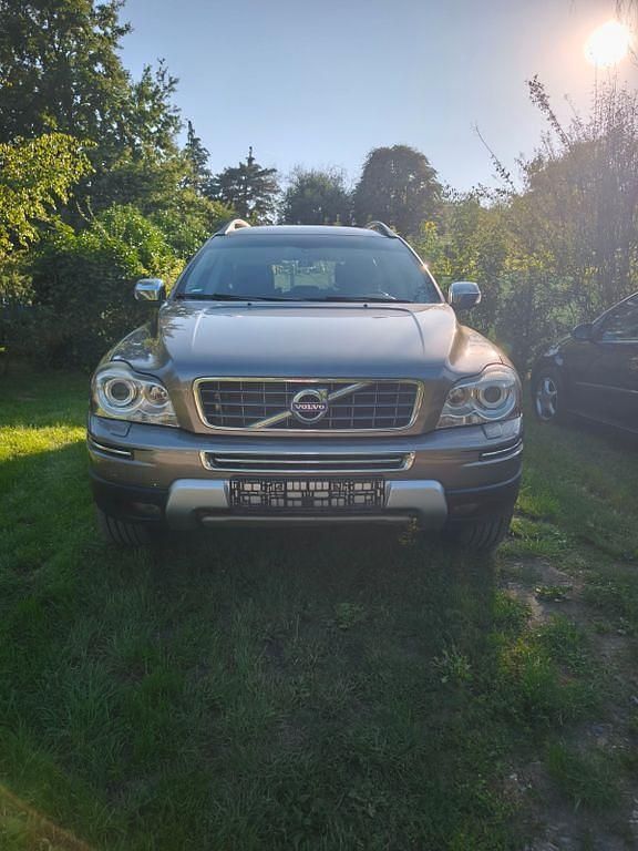 Braun Gebraucht 2010 Volvo XC90 Executive SUV | 15.000 € (Teuer) - Bild 1/4