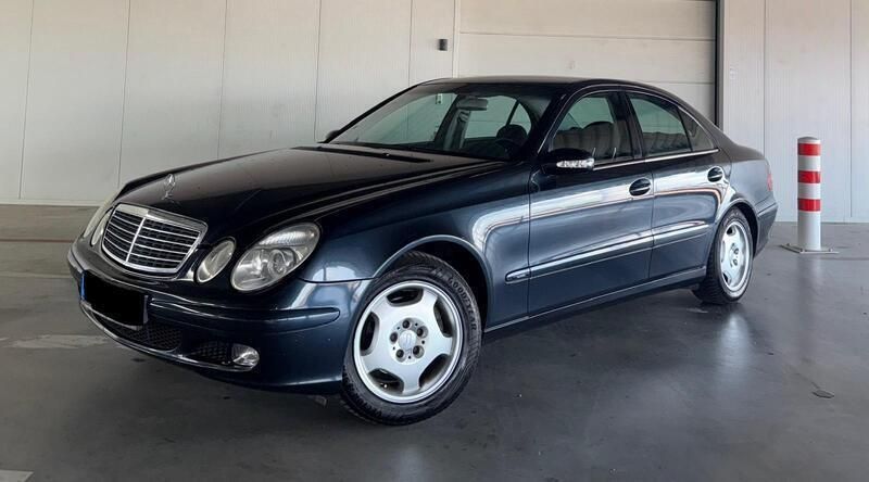 Schwarz Gebraucht 2004 Mercedes E240 Limousine | 4.400 € (Superpreis) - Bild 1/4