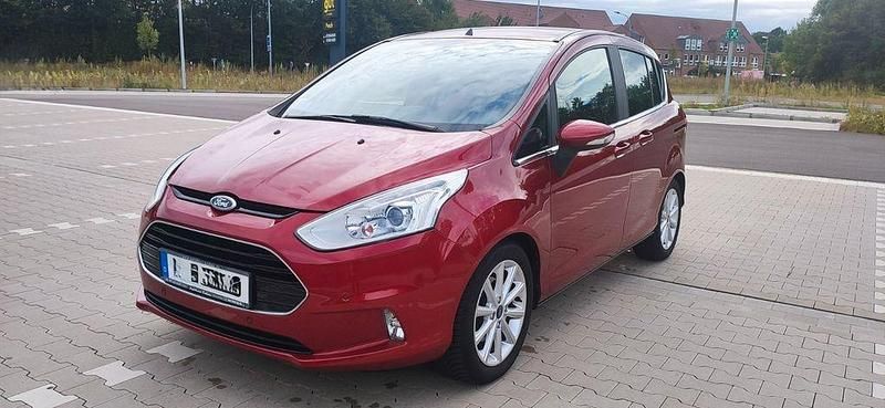 Gebraucht Ford B-MAX Titanium 125 PS (91 kW) 2017 Rot Van / Kleinbus