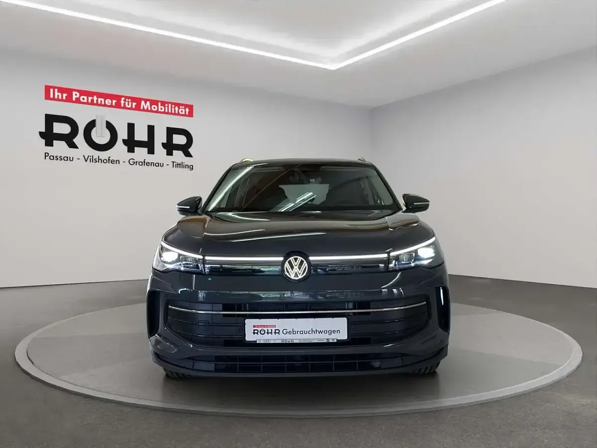 Gebraucht VW Tiguan Edition 150 PS (110 kW) 2026 Delfingrau metallic SUV