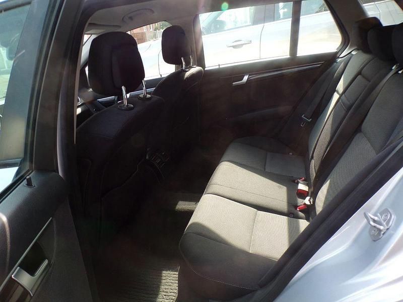 Gebraucht Mercedes C180 156 PS (114 kW) 2013 Silber Limousine