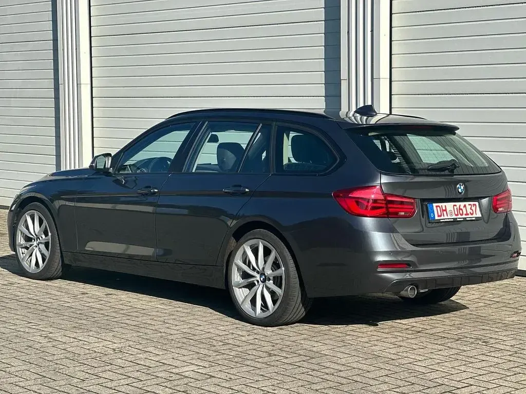 Gebraucht BMW 318 Advantage 150 PS (110 kW) 2016 Grau Kombi