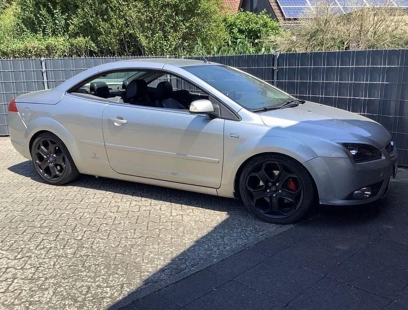 Gebraucht Ford Focus Cabriolet Titanium 145 PS (106 kW) 2007 Silber Cabrio