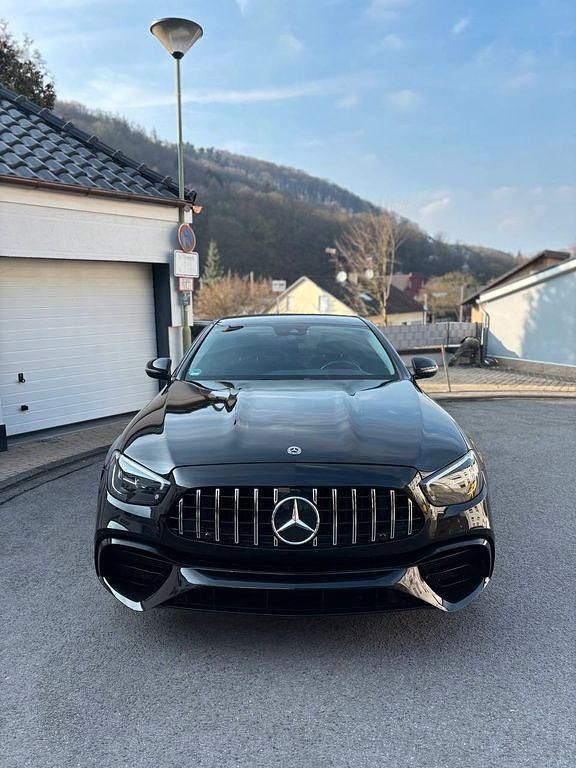 Gebraucht Mercedes E220 194 PS (142 kW) 2021 Schwarz Limousine