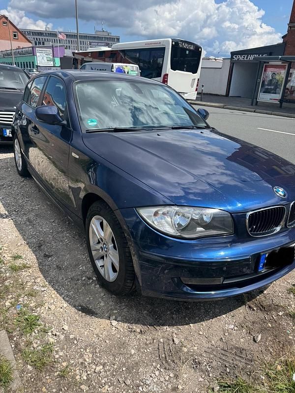 Blau Gebraucht 2010 BMW 118 Kleinwagen | 2.800 € (Guter Preis) - Bild 1/4