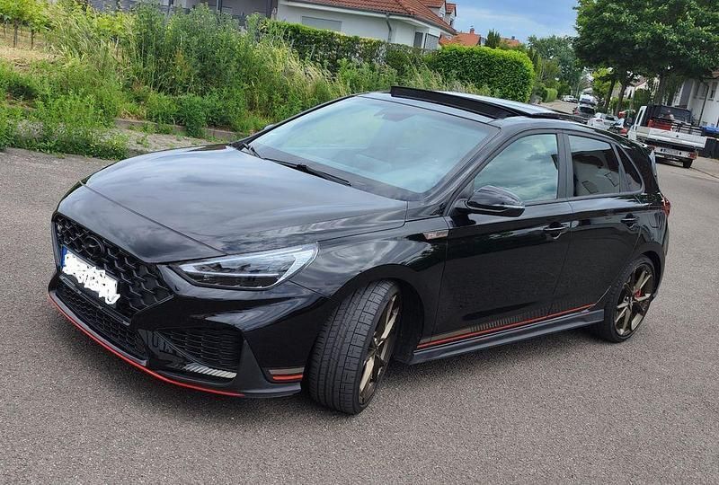 Schwarz Gebraucht 2022 Hyundai i30 Edition Limousine | 53.250 € - Bild 1/4