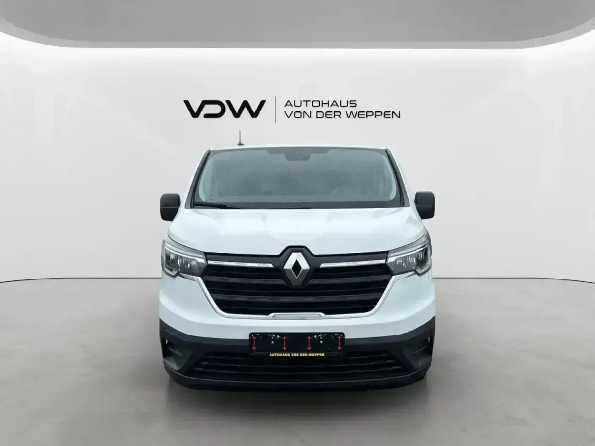 Gebraucht Renault Trafic Komfort 81 PS (59 kW) 2023 Weiß Van / Kleinbus